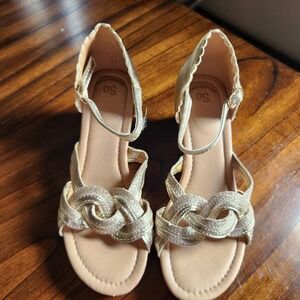 SO gold-colored strappy sandals Girls size 4. Cork wedge